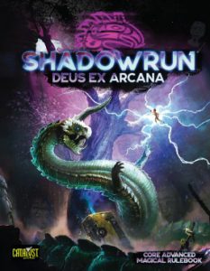 Riesiger Baum mittig, davor Drache oder ähnlich, umgestürzter PKW, in der Luft schwebende Person umgeben von Blitzen